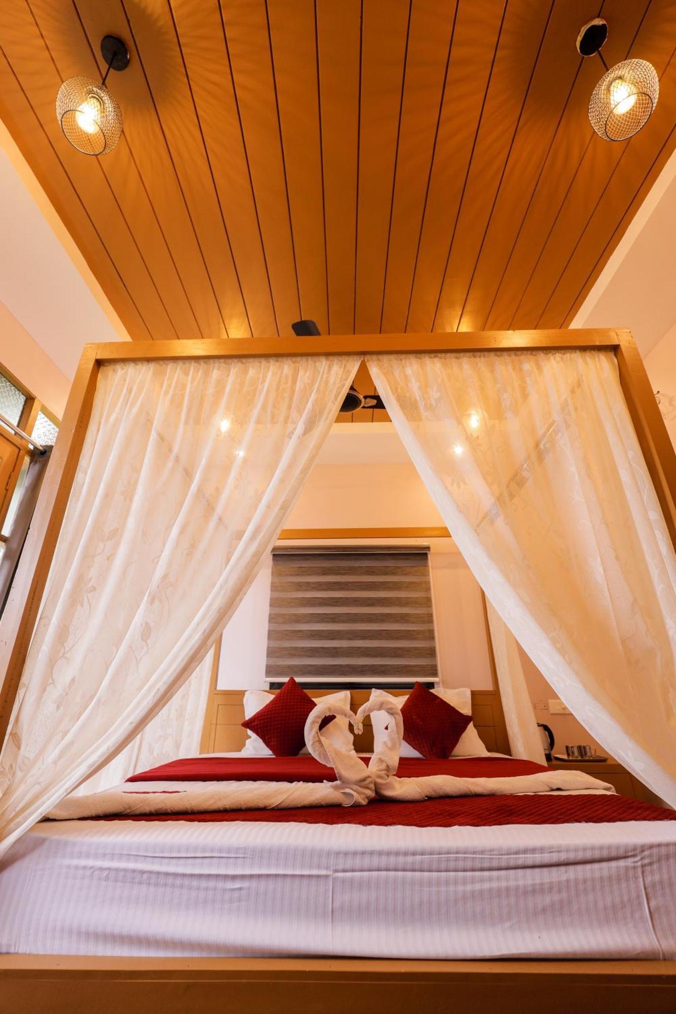 Sky Blue Homestay With Pool Vythiri Exterior photo