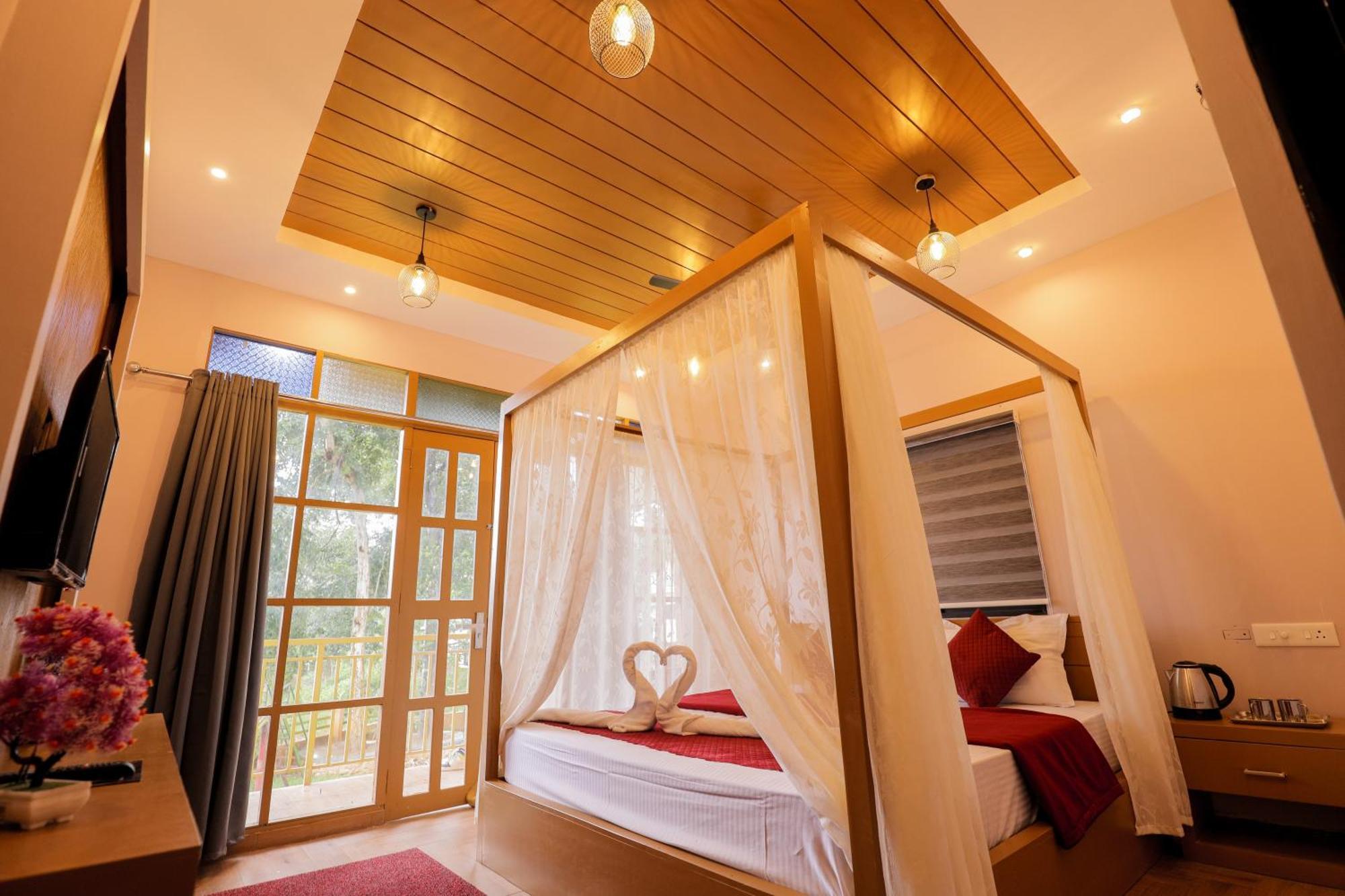 Sky Blue Homestay With Pool Vythiri Exterior photo