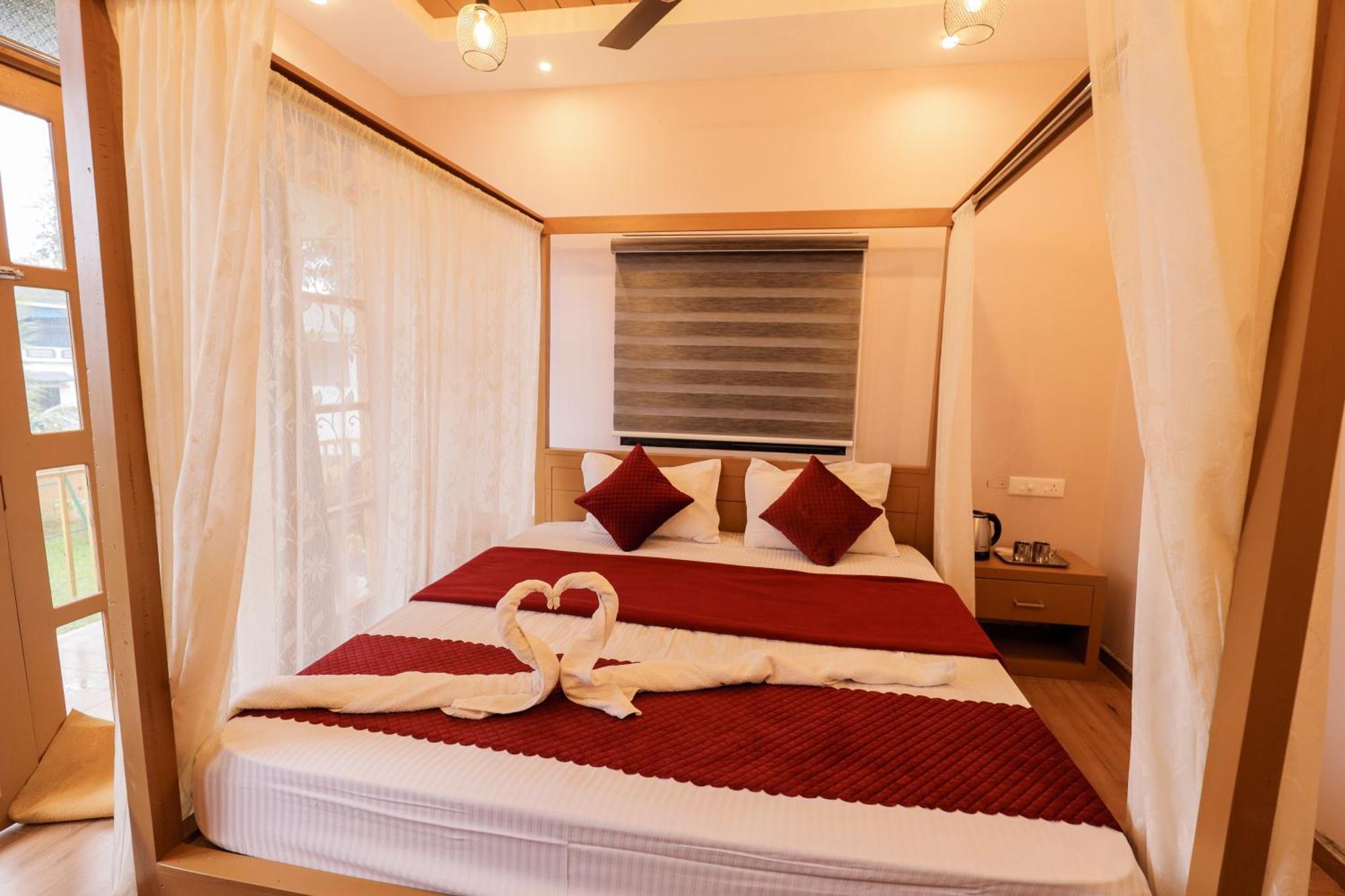 Sky Blue Homestay With Pool Vythiri Exterior photo